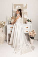 Load image into Gallery viewer, Elara Pearl GIRLS&#39; DRESS
